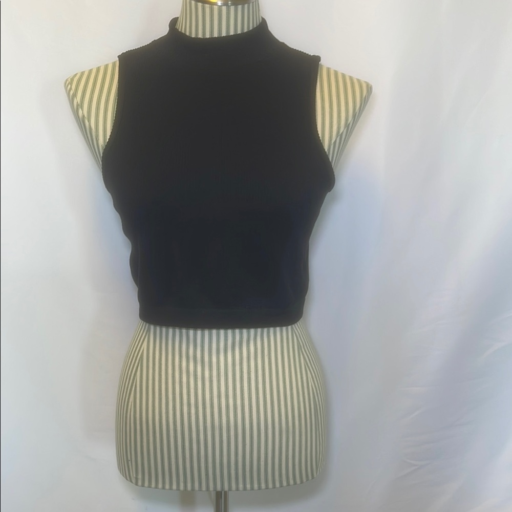 Black Sleeveless Crop Top